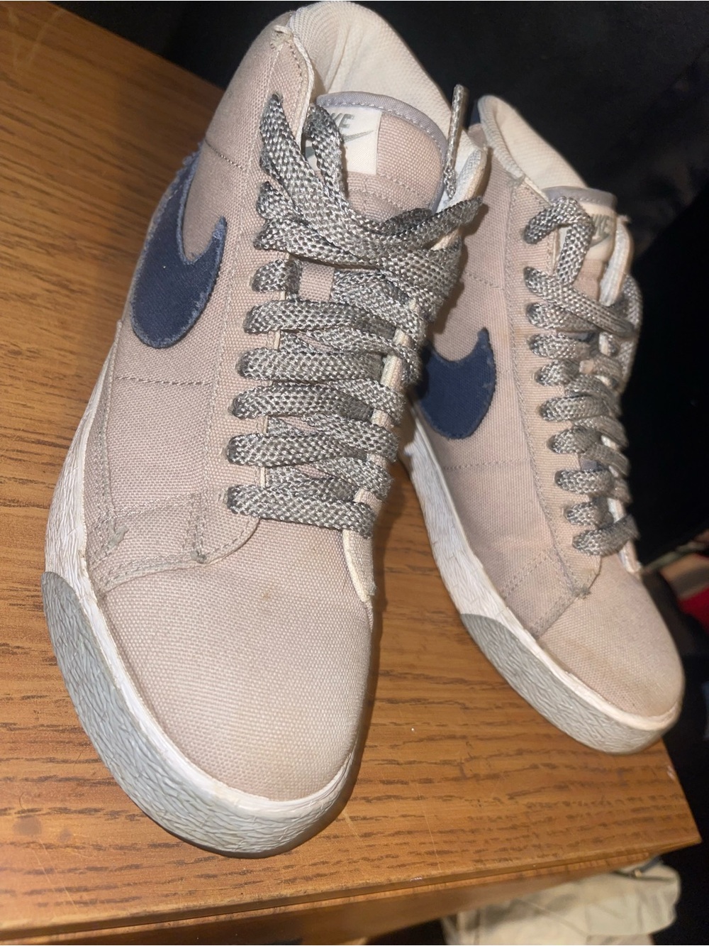 Nike Men’s Low-Top Sneakers in Beige with Navy Swoosh